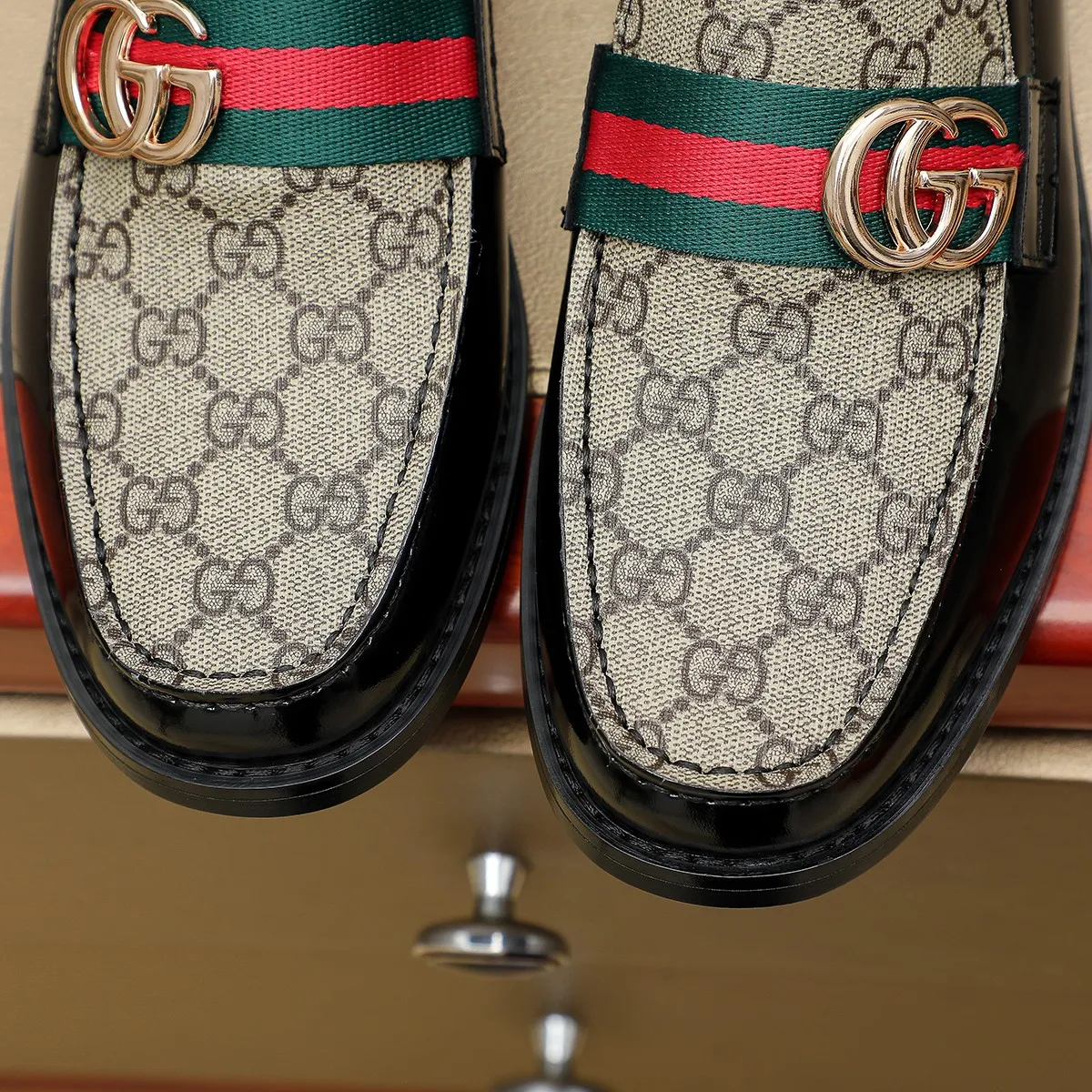 Men's men's shoes💰460💰💰Gucci official website men's business formal leather shoes updated💥Hong Kong counters synchronize new styles💥completely one-to-one replica shipment👍zero gap in counter quality 0⃣️made of imported cowhide on the outside+water-dyed🐂leather lining, color optional! Matching code 38-45